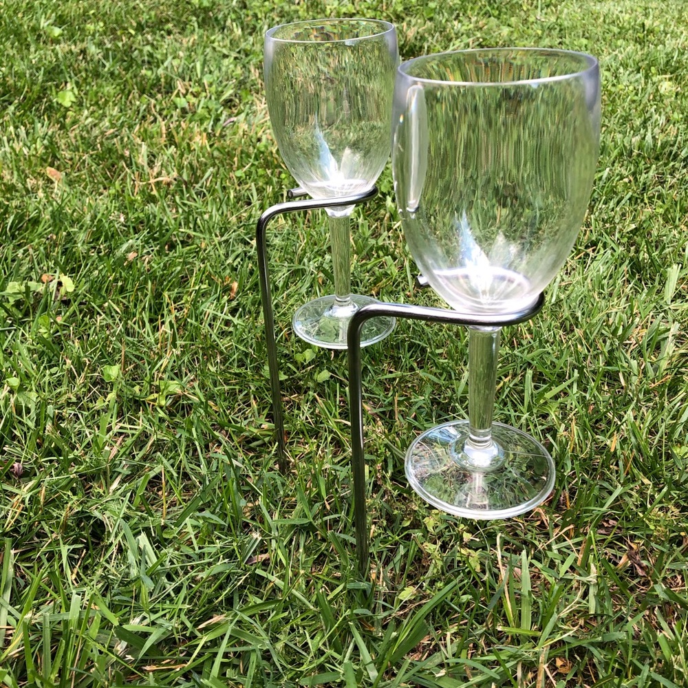 Like-New Stainless Steel Wine Glass Stakes w/4 Glasses